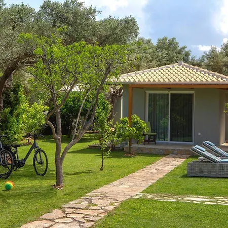 Poly's Lefkada Apolpaina