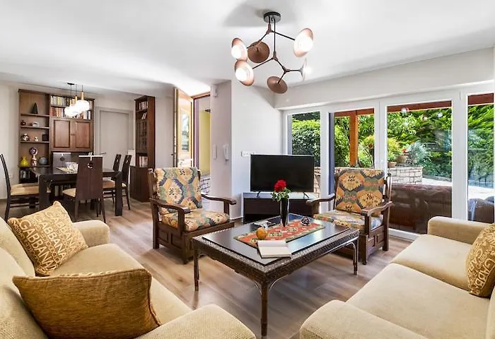 Daire Poly's Lefkada