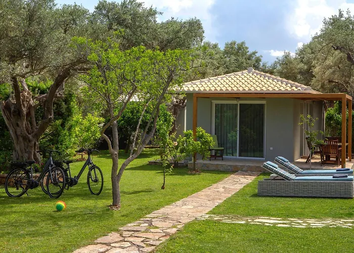 Poly's Lefkada Apolpaina