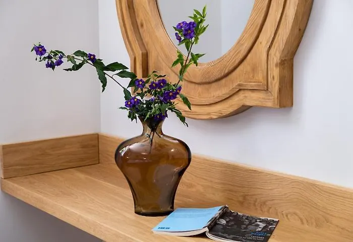 Poly's Lefkada Apolpaina