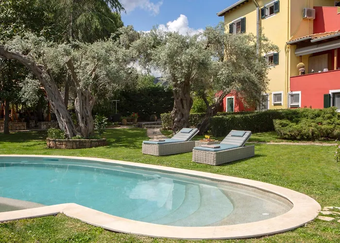 Poly's Lefkada Apolpaina